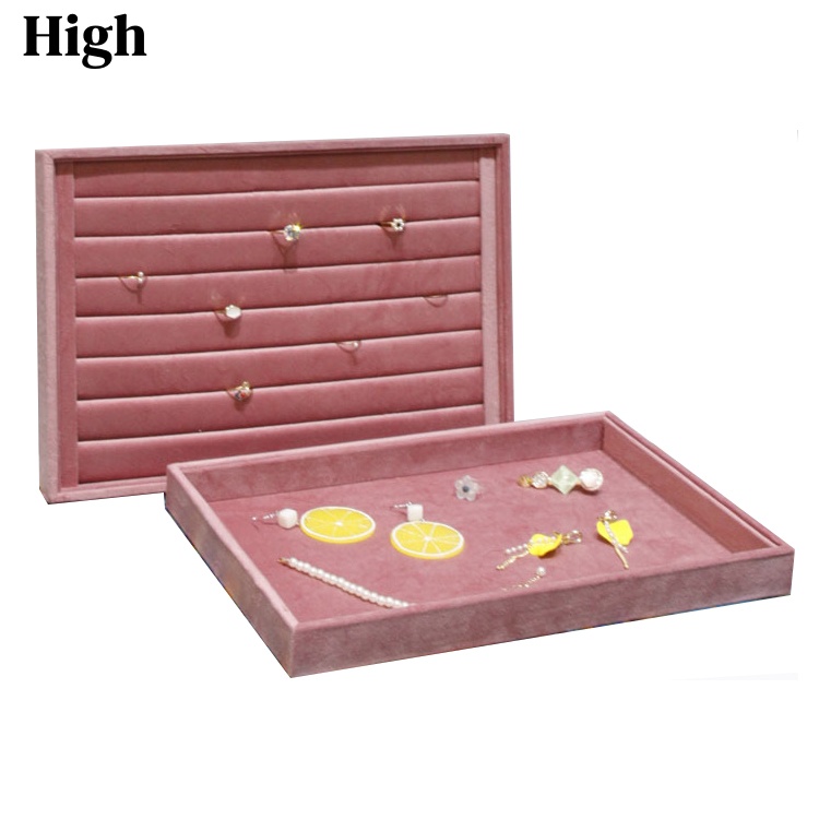 Roze fluwelen sieraden display - Jewelry And Watches Stores recensie en prijs