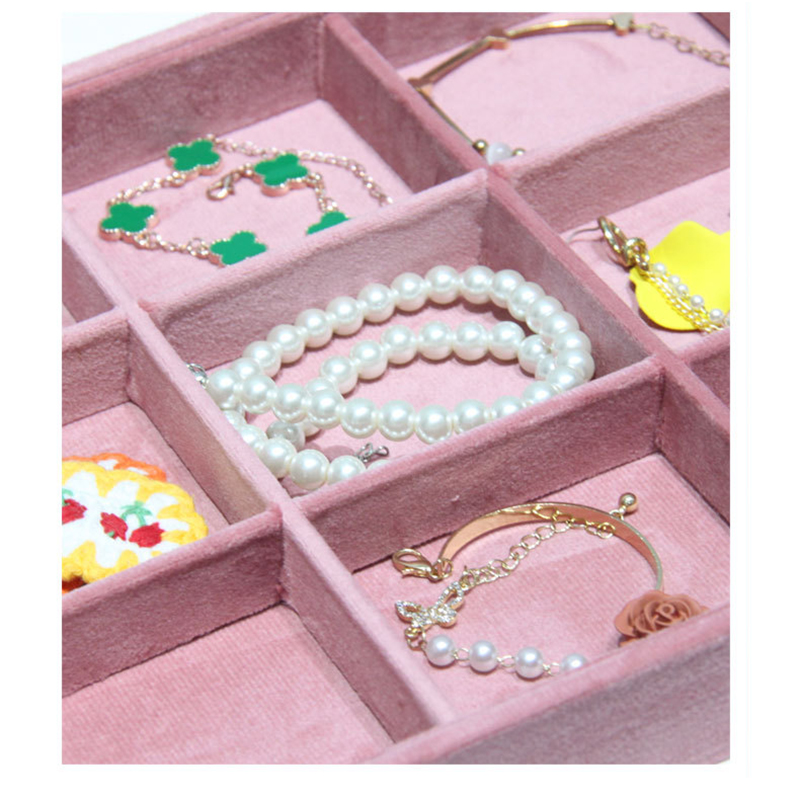 Roze fluwelen sieraden display - Jewelry And Watches Stores recensie en prijs