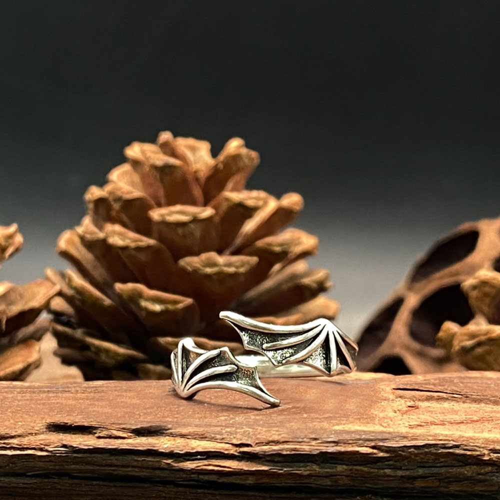 Gotische vleermuisvleugelring  - Gothic Skull Ring recensie en prijs